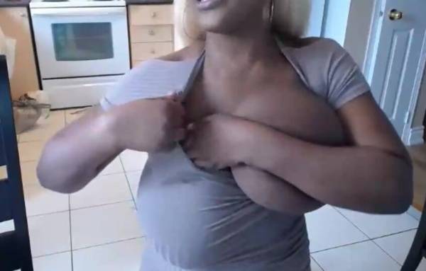 Huge boobs Porn Videos